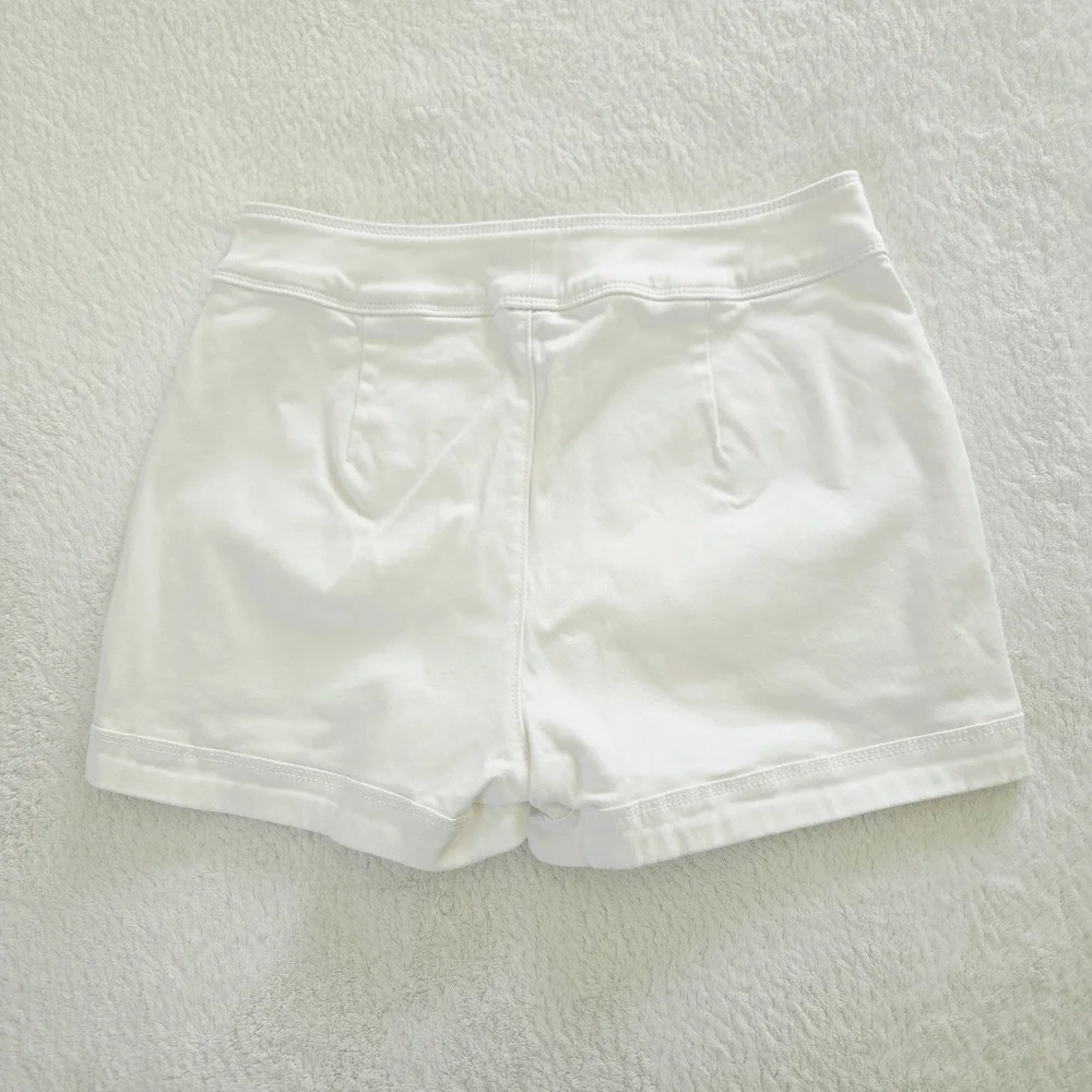 Express ✨️ White Cotton Buttoned Women's Shorts Size 2